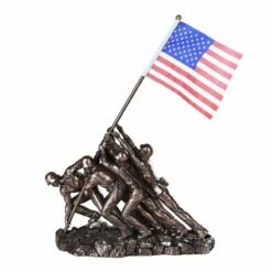 Iwo Jima Statue - 4 Men Raising America Flag